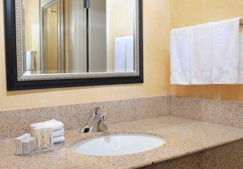 Courtyard By Marriott Oklahoma City Airport Экстерьер фото