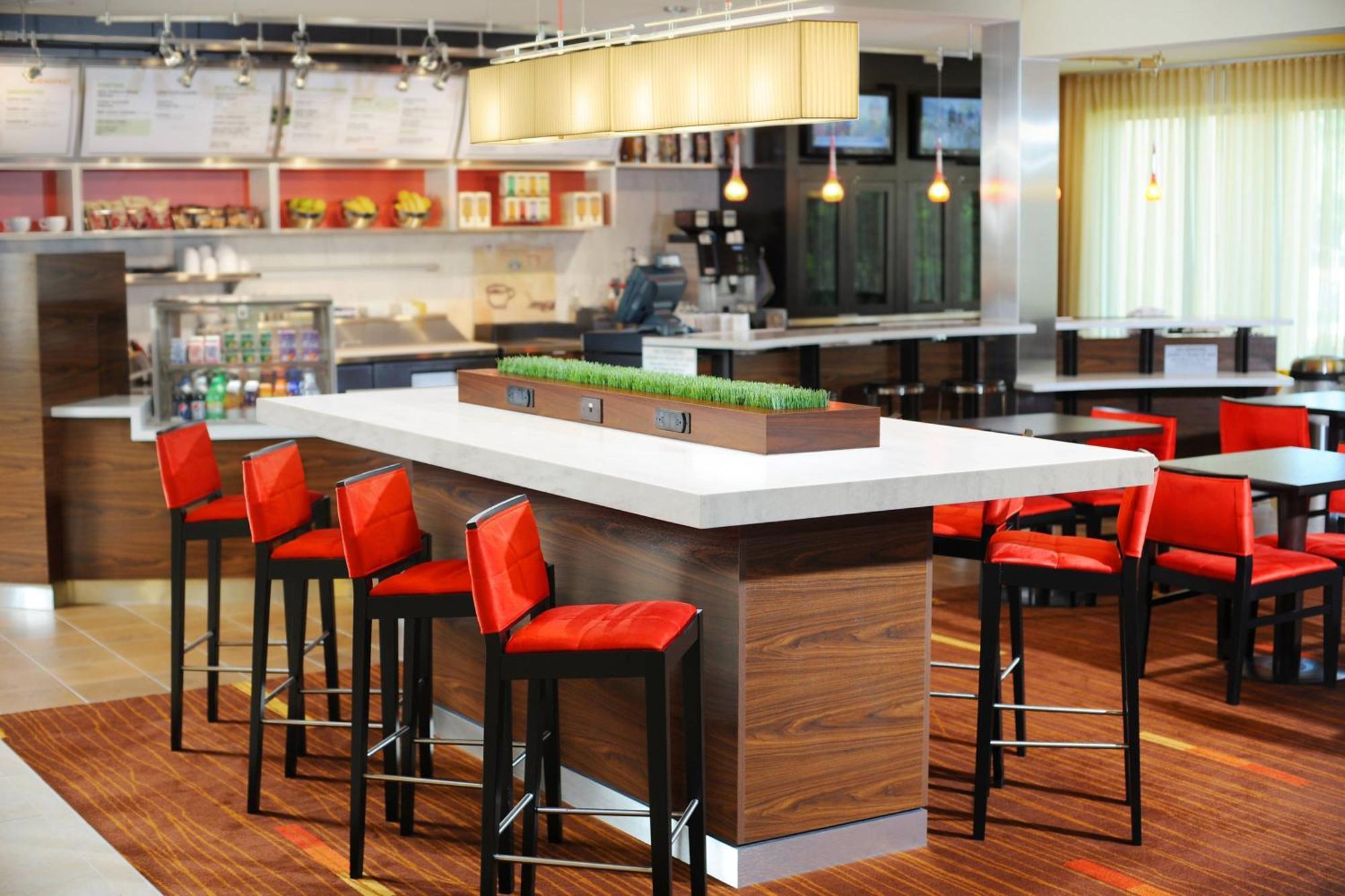 Courtyard By Marriott Oklahoma City Airport Экстерьер фото
