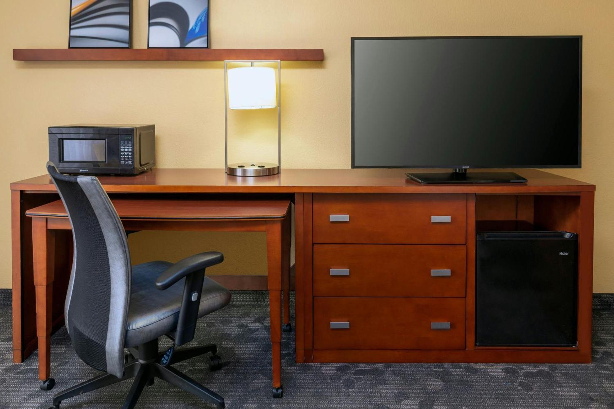 Courtyard By Marriott Oklahoma City Airport Экстерьер фото