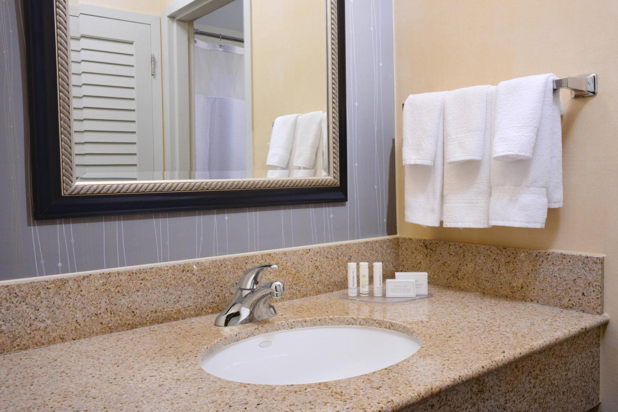 Courtyard By Marriott Oklahoma City Airport Экстерьер фото