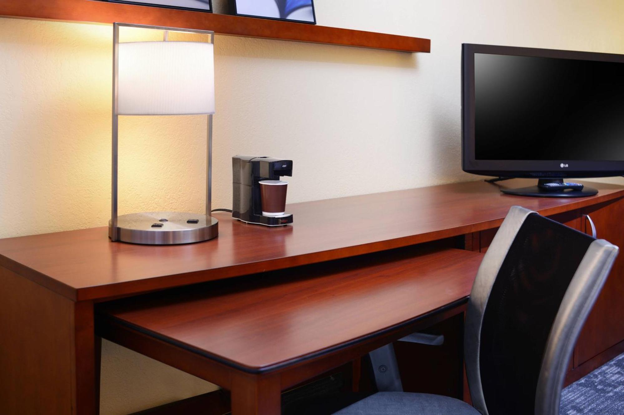 Courtyard By Marriott Oklahoma City Airport Экстерьер фото